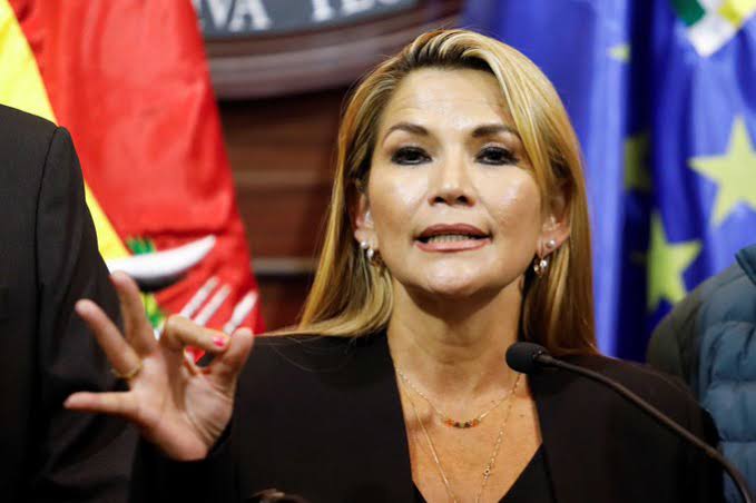 Bolívia expulsa embaixadora do México e diplomatas da Espanha