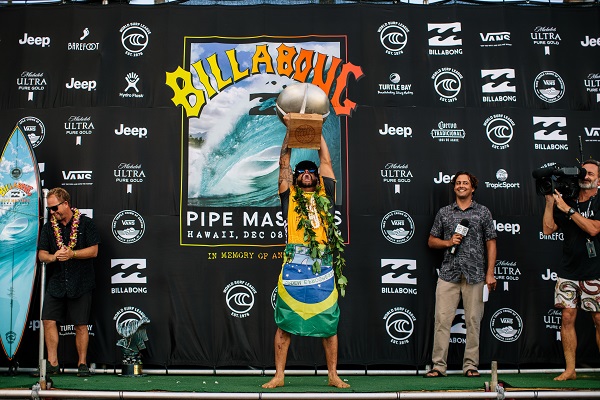 Brasileiro Italo Ferreira é o novo campeão mundial de Surf