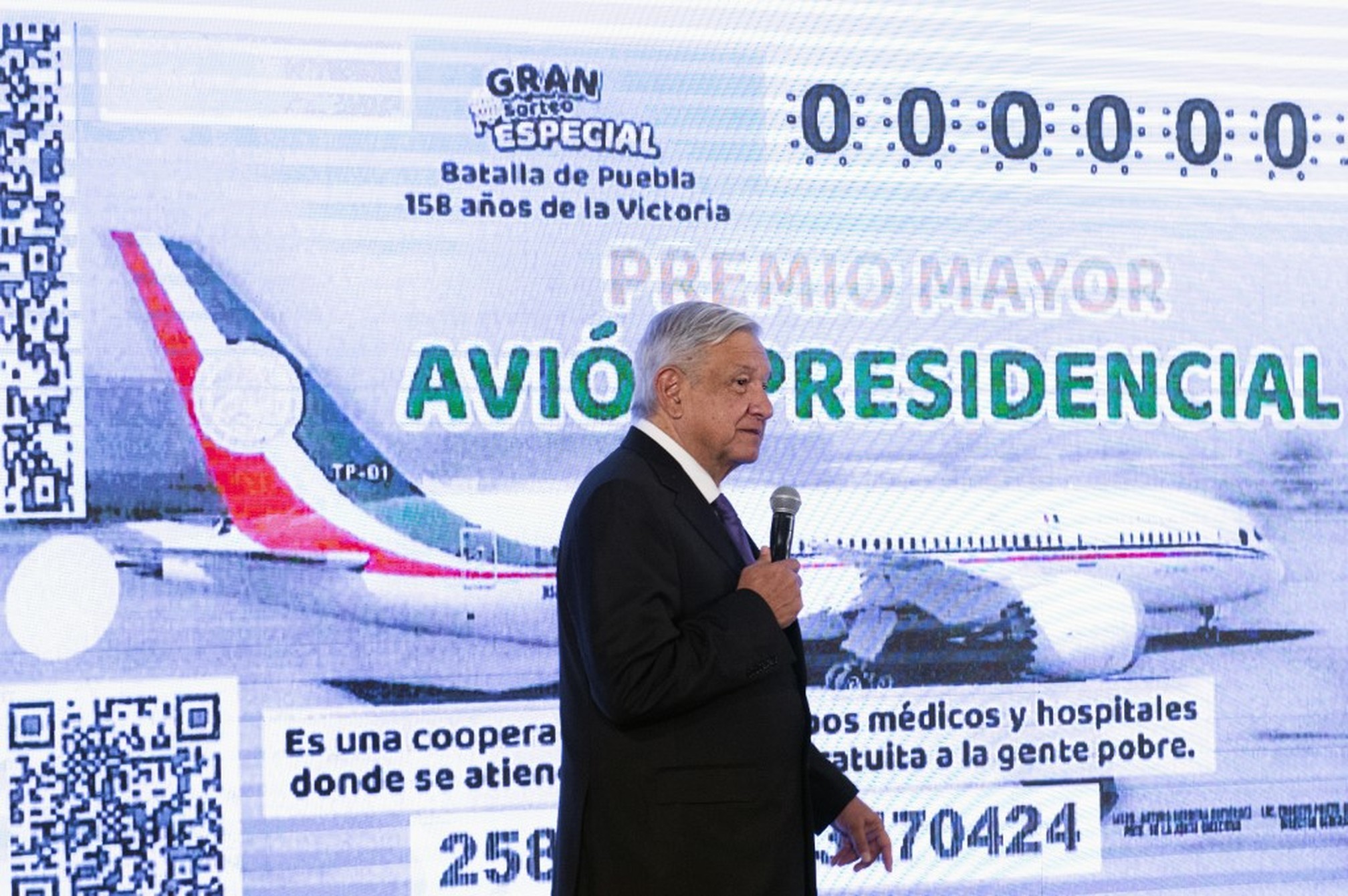 Presidente do México apresenta rifa para avião presidencial