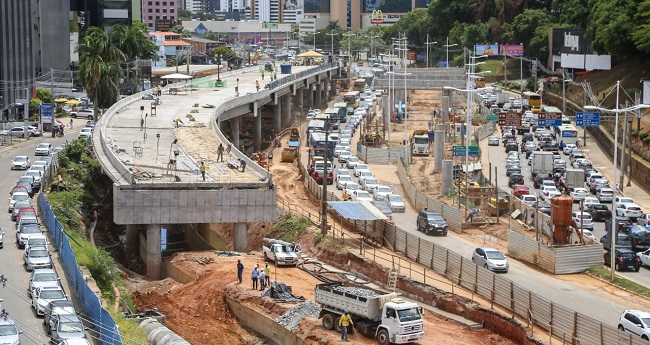 Obras do BRT mudam trânsito e transporte público na Av. ACM a partir de quinta