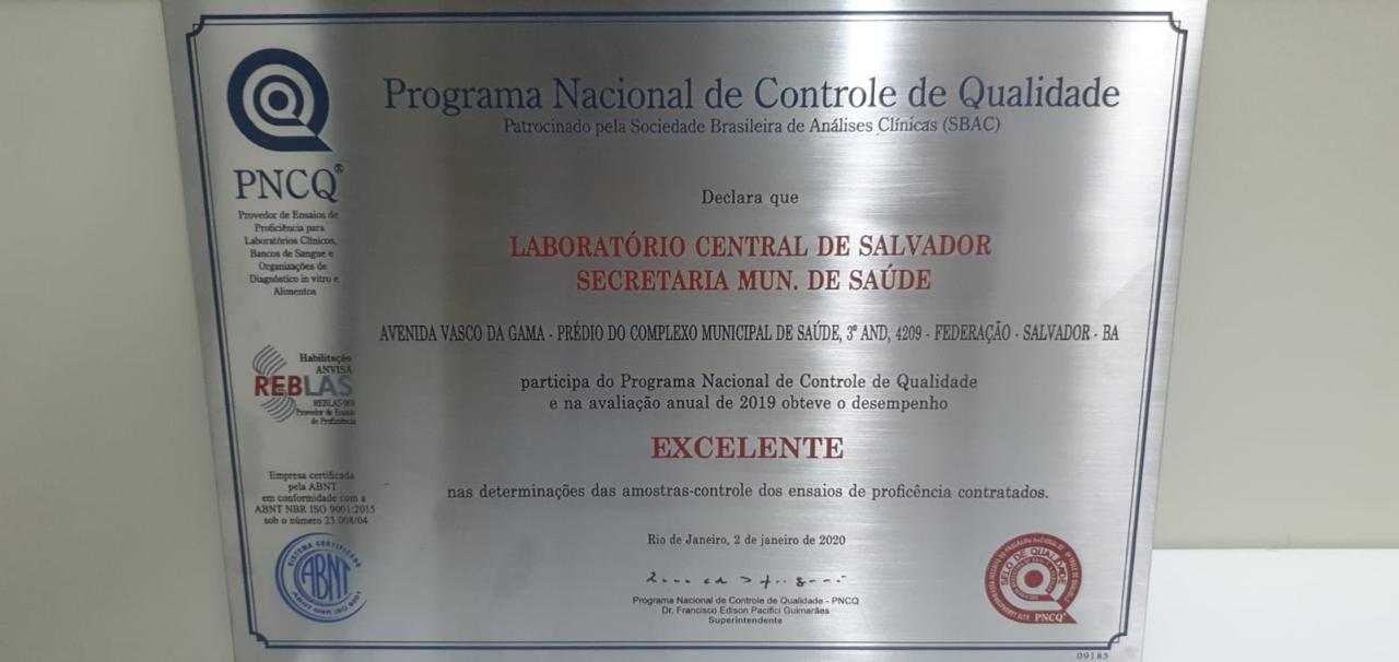 Laboratório Central de Salvador recebe selo de qualidade nacional