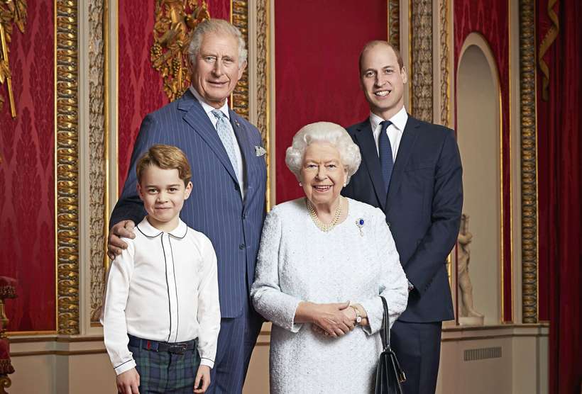 Rainha Elizabeth comemora 2020 com foto da linha sucessória no Reino Unido