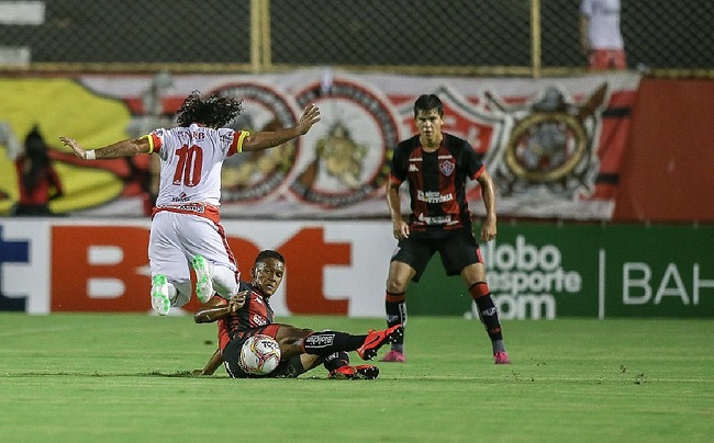 Vitória e Juazeirense empatam em 2 a 2 no Barradão