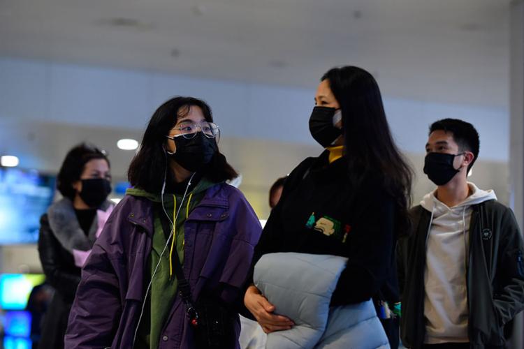 China acaba com bloqueio na cidade onde surgiu o surto de coronavírus
