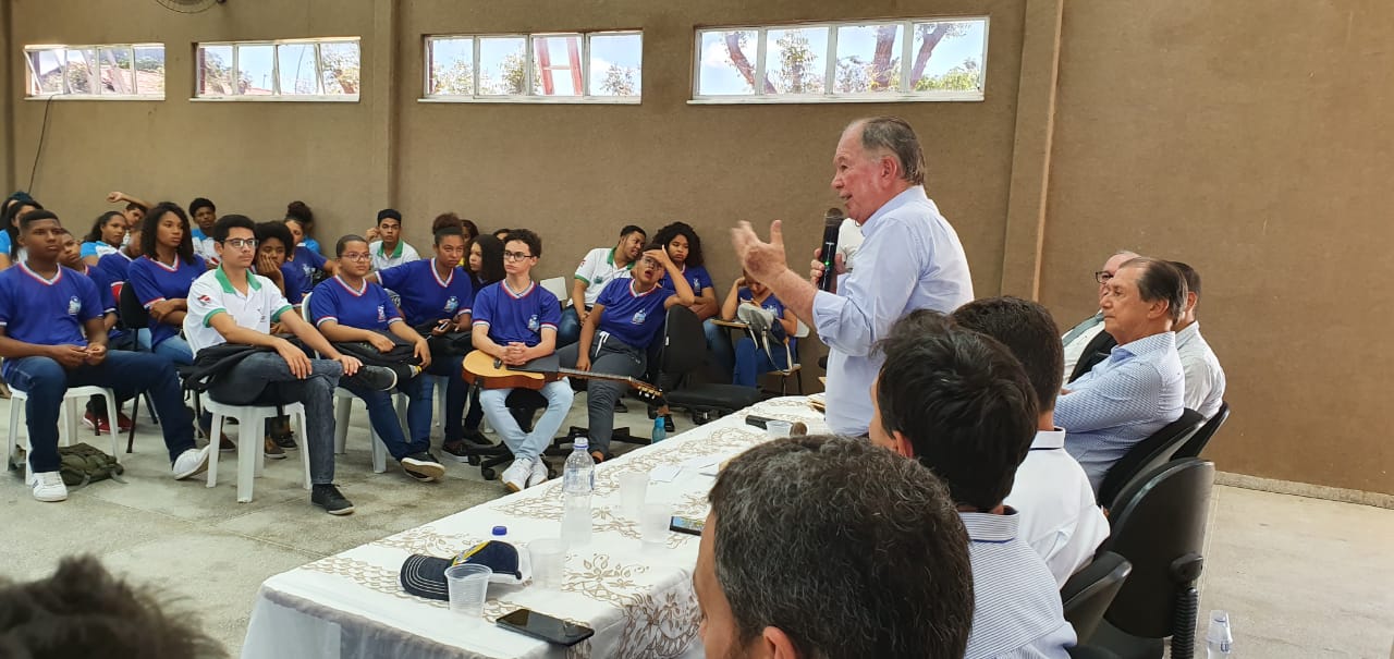 “Projeto modelo de irrigação em Barra vai integrar educação, agronegócios e desenvolvimento”, diz Leão