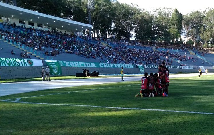 Fora de casa, Vitória bate o Conquista por 2 a 1 pelo Baianão
