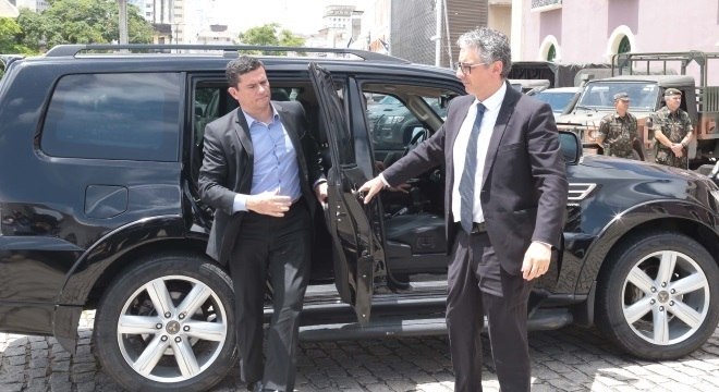 Ministros da Justiça, Defesa e AGU chegam ao Ceará para reunião