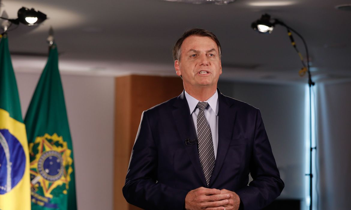 Bolsonaro pede tranquilidade e união em pronunciamento sobre coronavírus