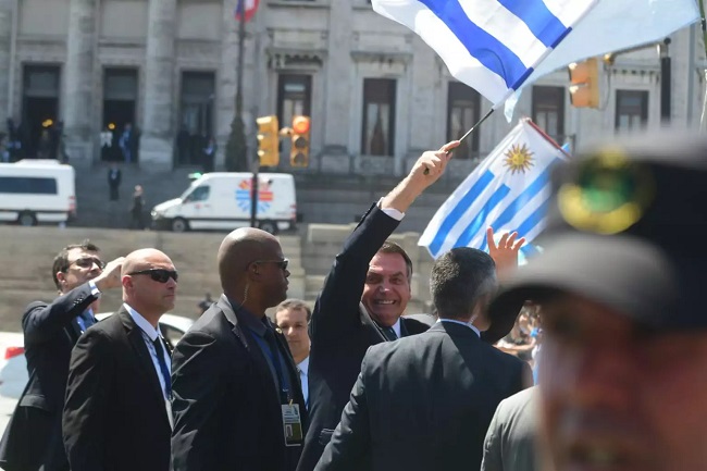 Bolsonaro participa da posse do novo presidente do Uruguai