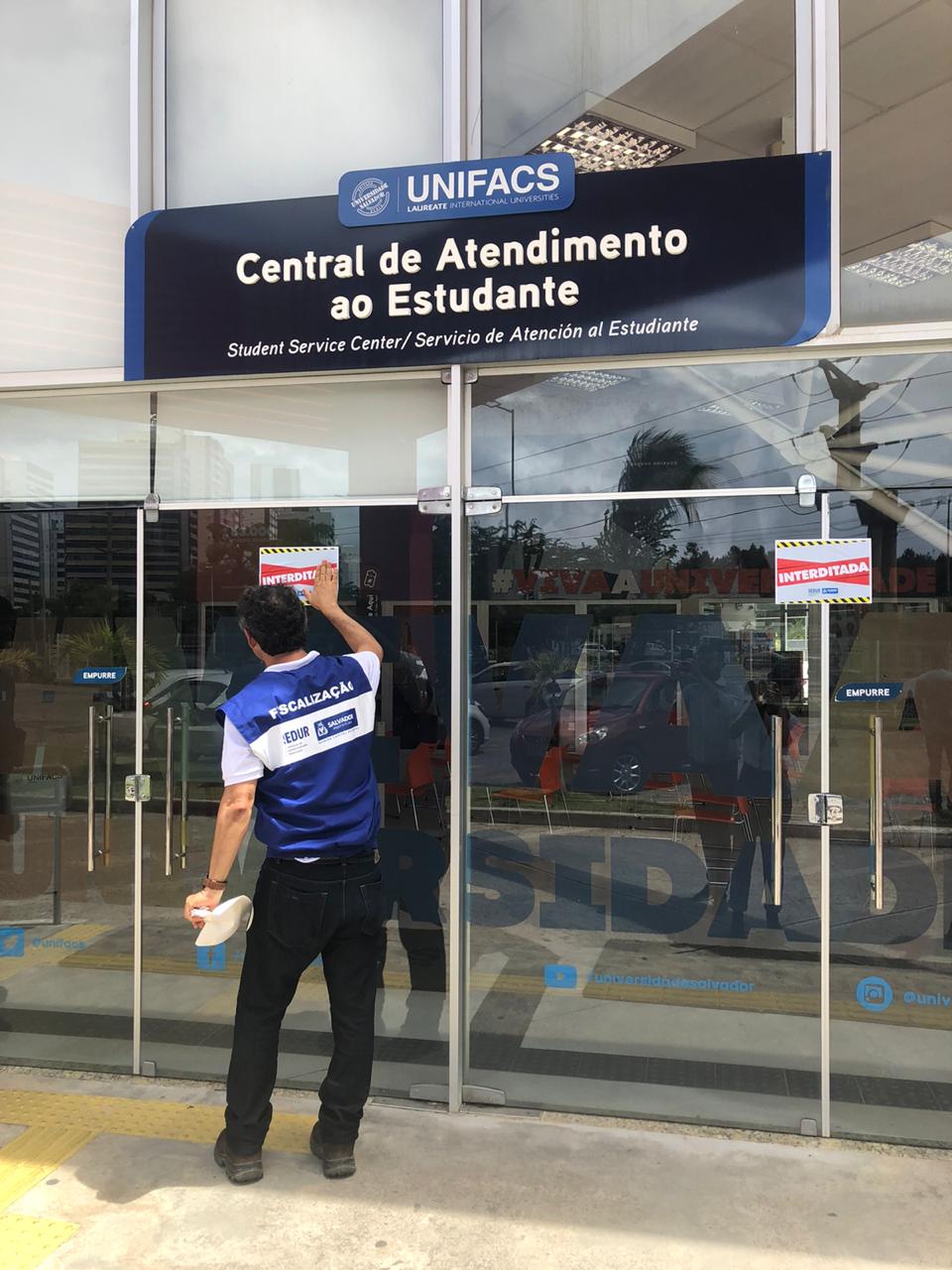 Força-tarefa interdita universidade em início da operação de fiscalização em Salvador