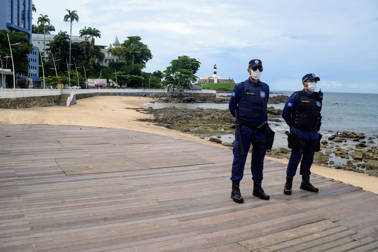 População de Salvador atende pedido da Prefeitura e praias amanhecem vazias