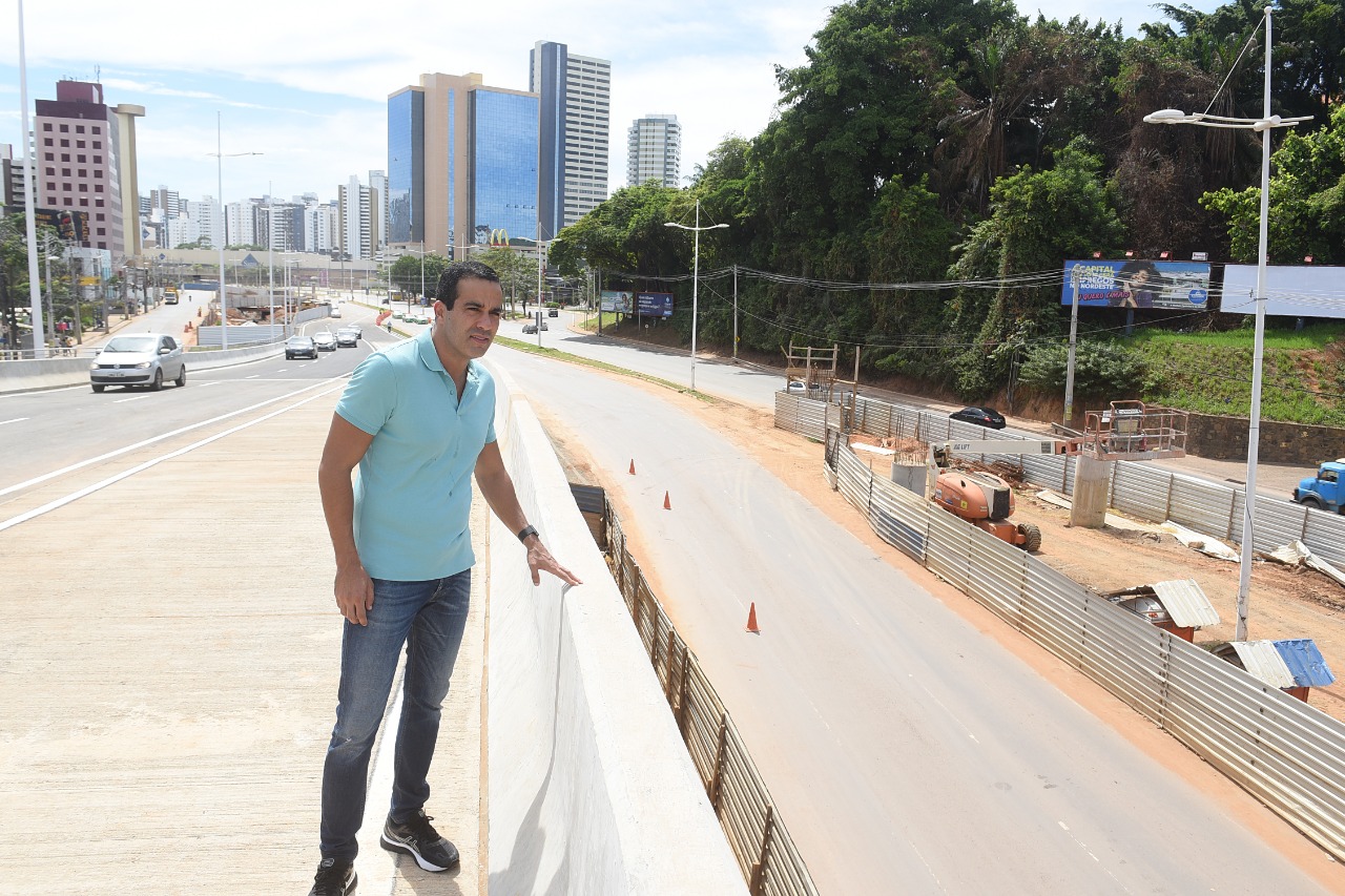 Prefeitura libera trânsito em elevado do BRT na Avenida ACM