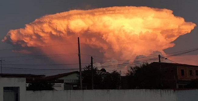 “Nuvem de fogo” impressiona moradores da região de Feira de Santana; assista