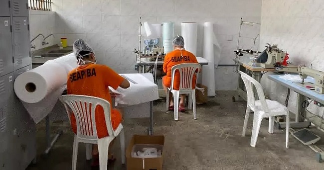 Detentos baianos produzem máscaras de proteção contra o coronavírus