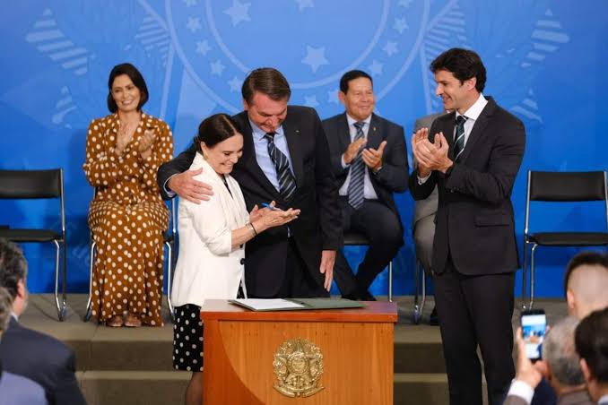 Regina Duarte toma posse na Secretaria de Cultura do Governo Bolsonaro