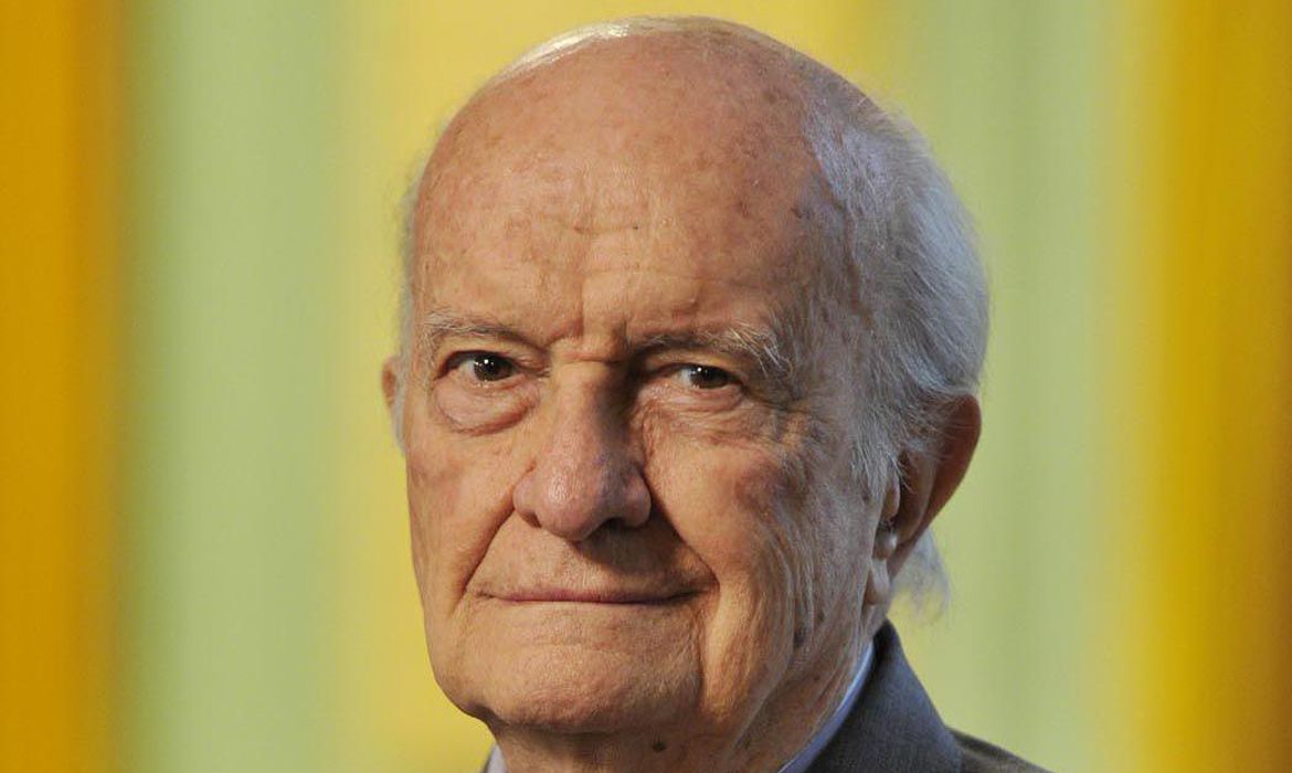 Diplomata e acadêmico Affonso Arinos morre aos 89 anos
