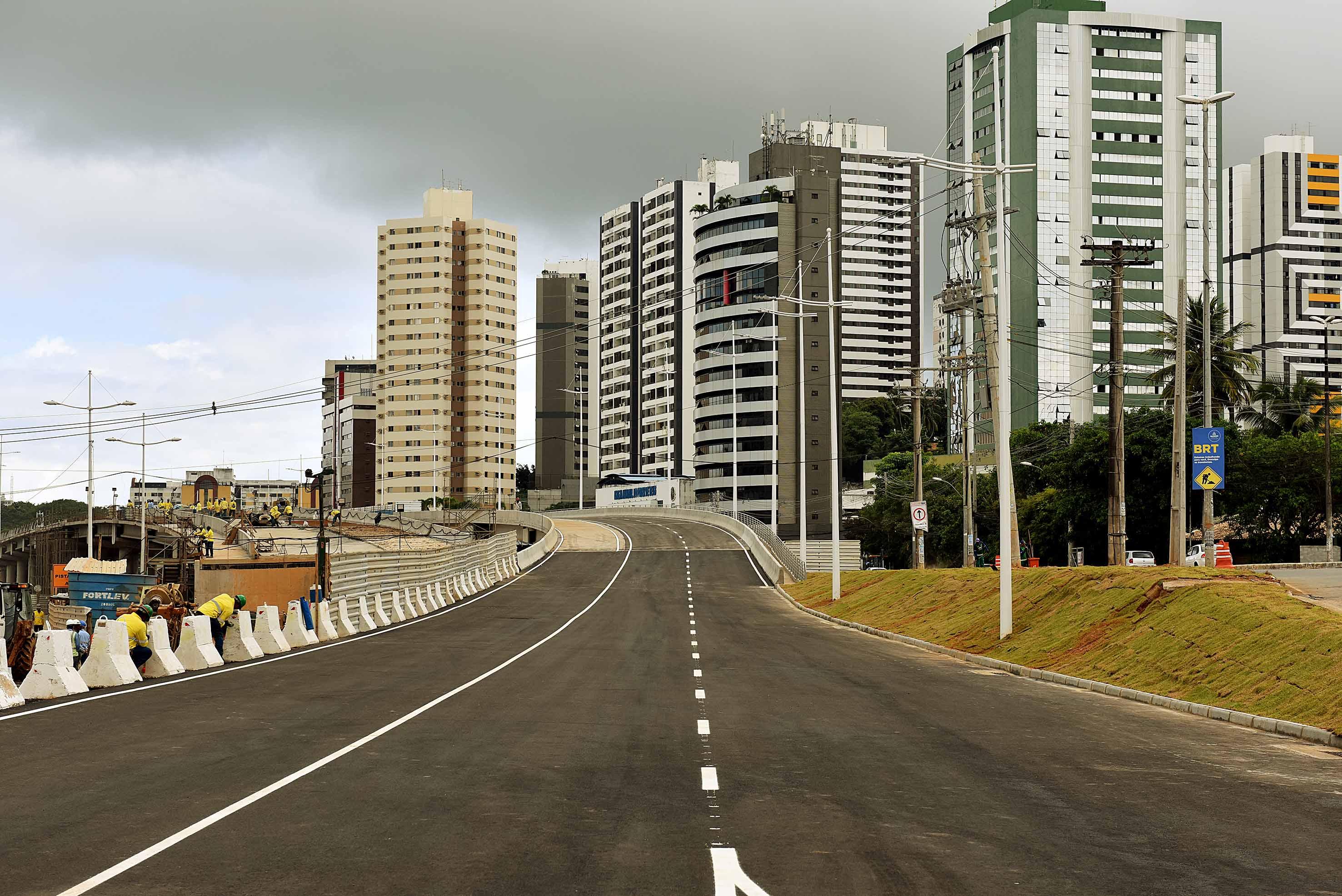 Terceiro elevado do BRT é aberto ao tráfego em Salvador