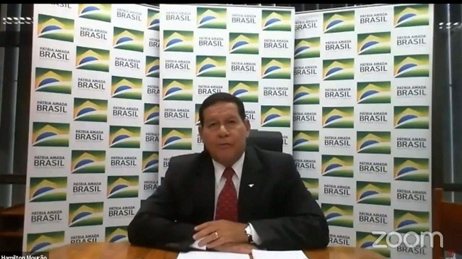 Mourão diz que Bolsonaro se aproxima do “Centrão” em busca de “estabilidade”