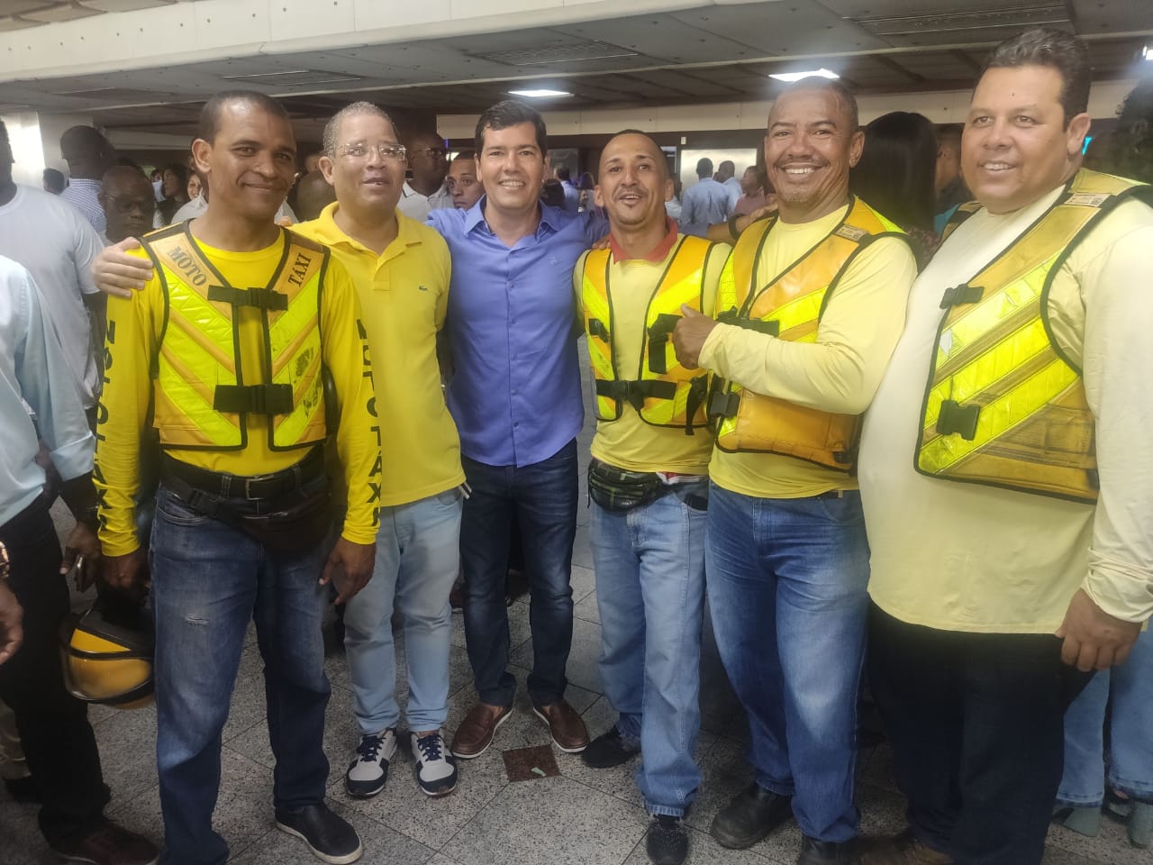 Tinoco comemora anúncio de cestas básicas para guias de turismo e mototaxistas de Salvador