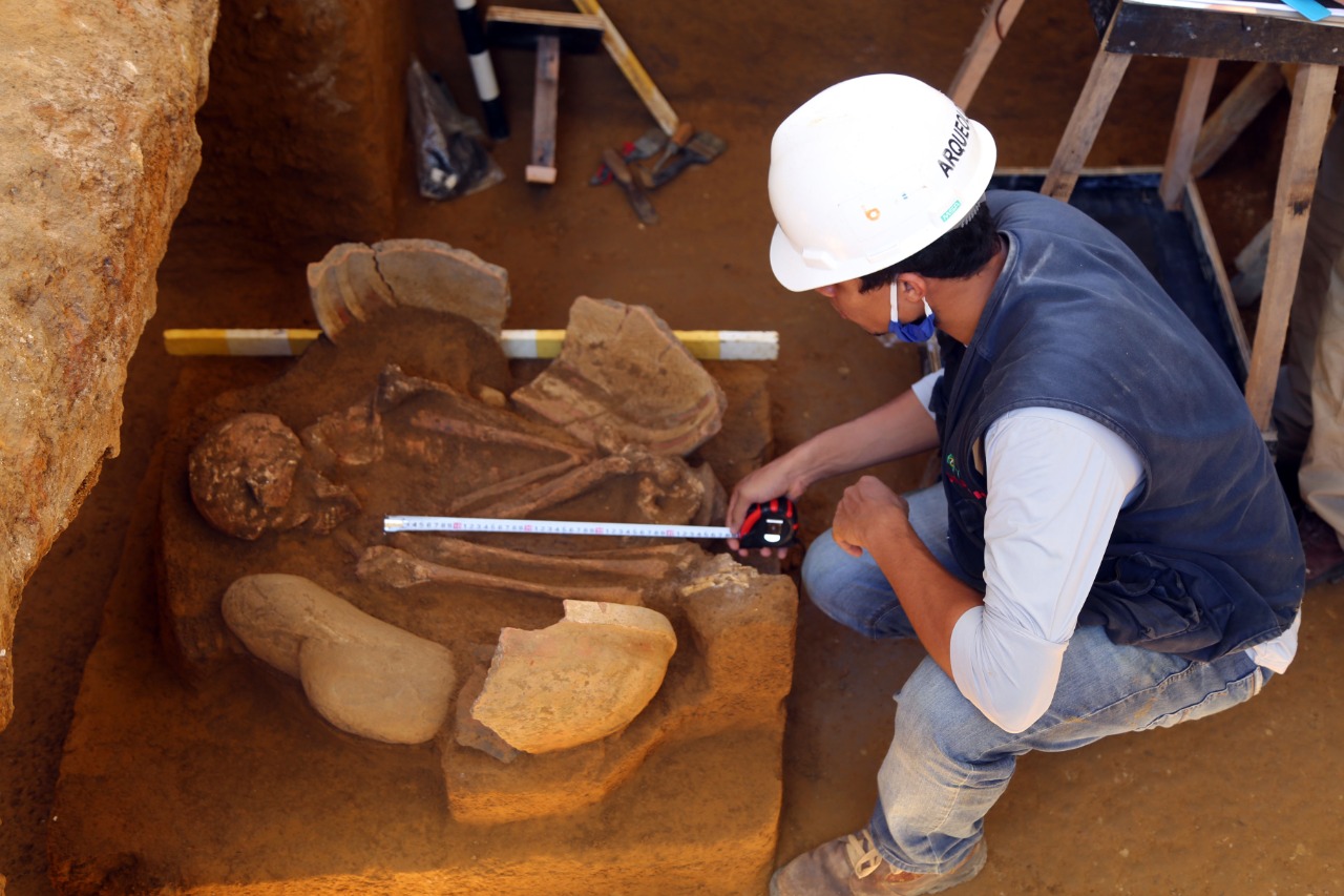 Peça de cerâmica encontrada na Av. Sete pode ser urna tupi-guarani pré-colonial