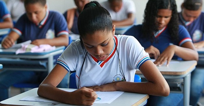 Conselho Estadual de Educação adia implantação do novo ensino médio na Bahia