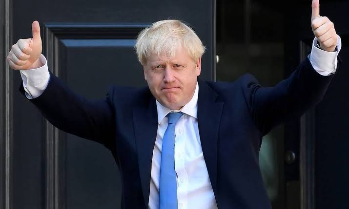 Reino Unido: Boris Johnson deixa UTI, mas segue em observação