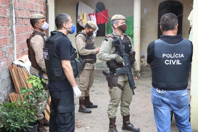 Operação cumpre 11 mandados de prisão contra traficantes em Feira de Santana