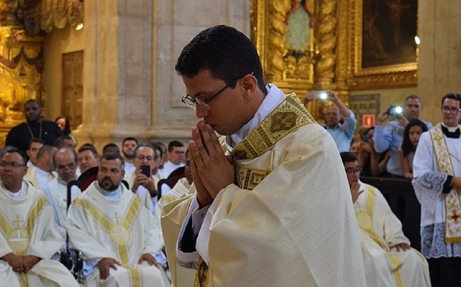 Arquidiocese de Salvador confirma que padre Jonathan testou positivo para covid-19