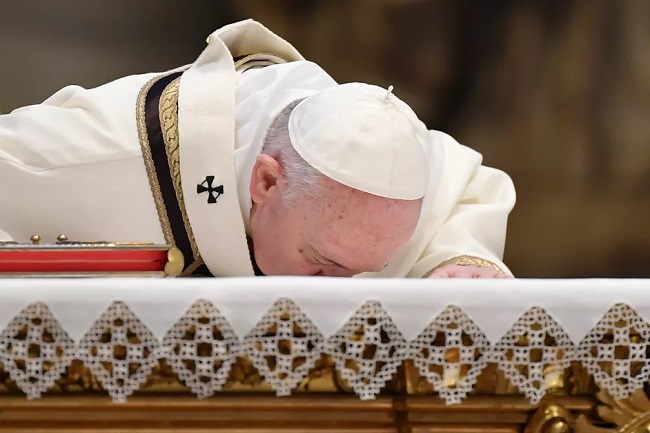 “Este não é tempo para egoísmos”, diz Papa Francisco na Missa de Páscoa
