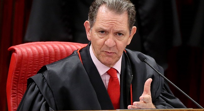 Presidente do STJ livra Bolsonaro de revelar exame de coronavírus