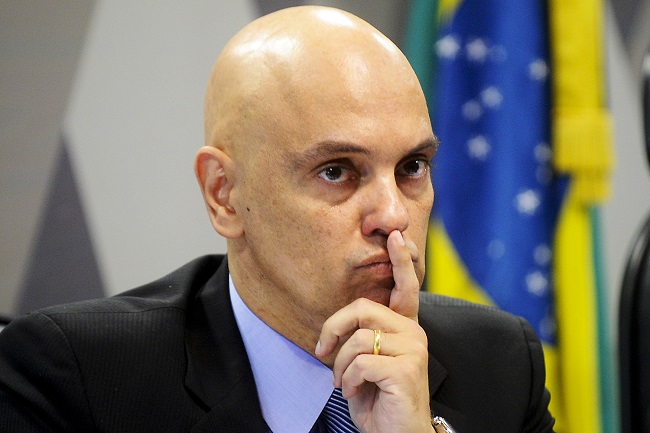 Moraes recebe visita do ministro da Defesa em sua residência em SP