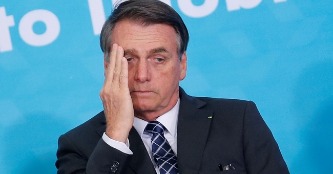 Em “live”, Bolsonaro comenta risco de endividamento público