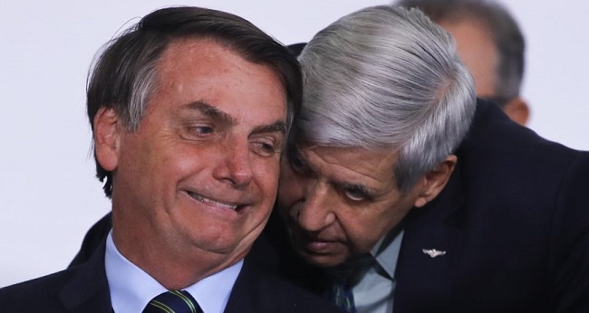 Celso de Mello nega determinação para apreensão do celular de Bolsonaro