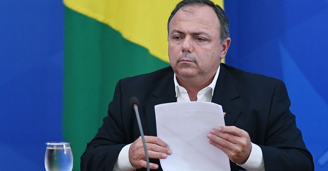 Bolsonaro formaliza Pazuello como ministro interino da Saúde