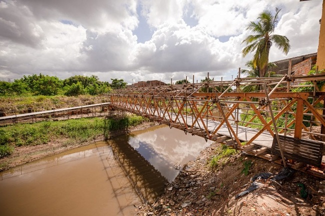 Bacia do Rio Camaçari ganha pontes e passarelas provisórias