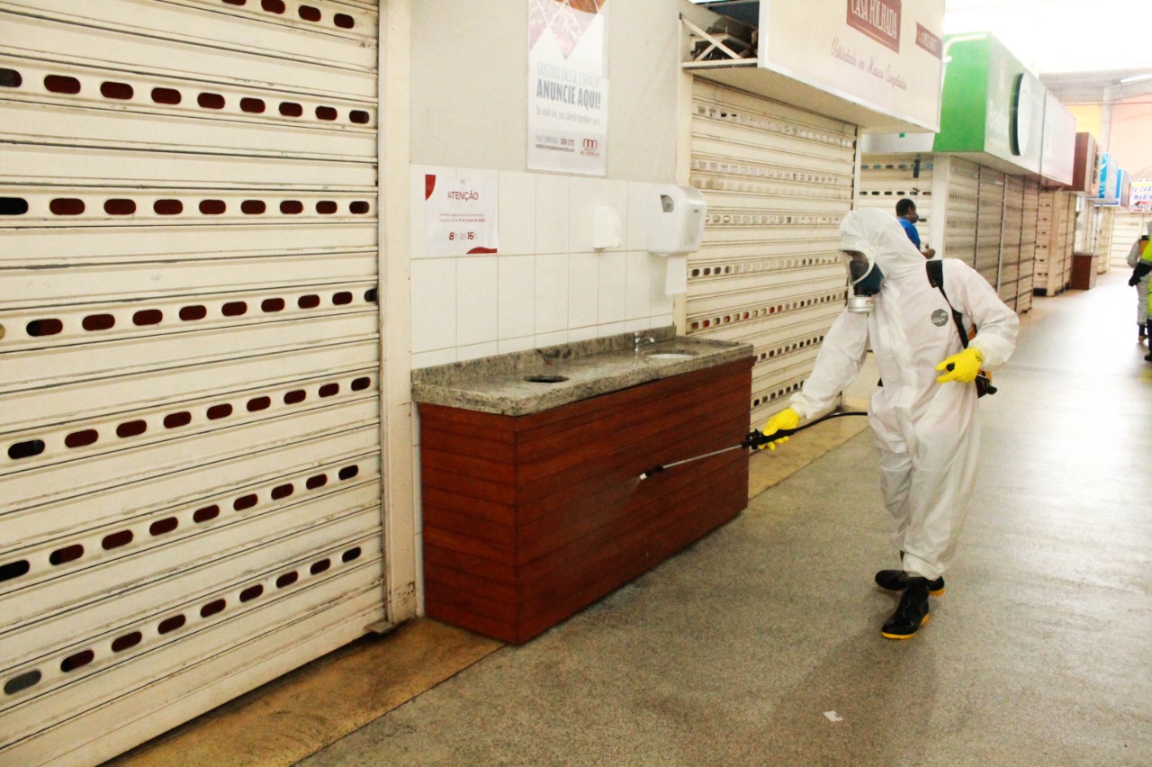 Mercado do Rio Vermelho passa por desinfecção contra coronavírus