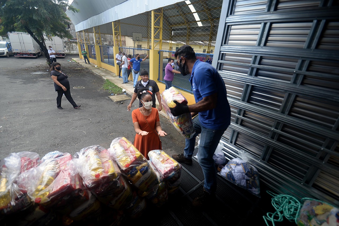 Prefeitura distribui 727 cestas para ambulantes de São Cristóvão