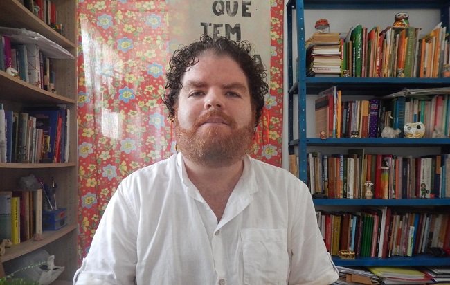 Professor da rede municipal de Salvador cria canal para estimular leitura