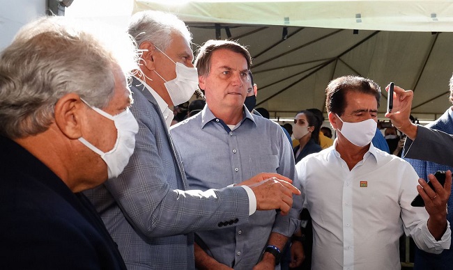 Após três meses de pandemia, Bolsonaro inaugura 1º hospital de campanha federal