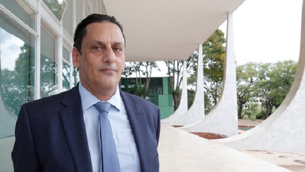 Bolsonaro teria pedido para Aras receber Wassef,, diz revista