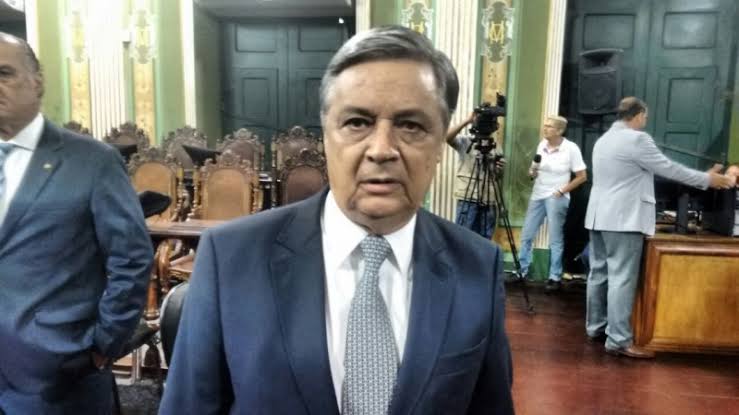 Luiz Carreira lamenta a morte do ex-deputado Félix Mendonça