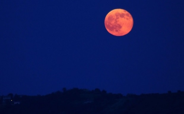 “Lua de Morango” poderá ser vista no Brasil nesta sexta