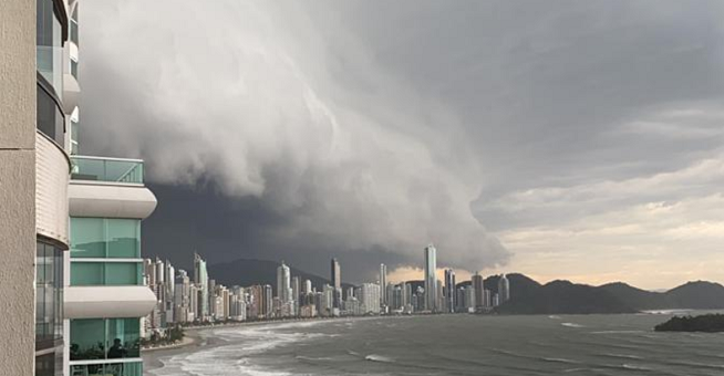 Ciclone com ventos acima de 100km/h deixa três mortos no Sul do País
