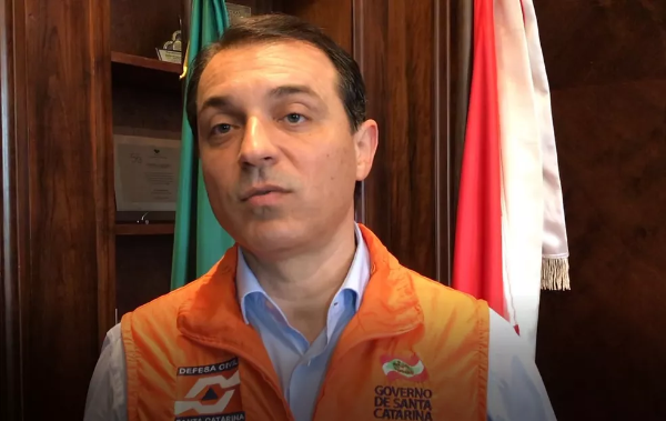 Governador de Santa Catarina testa positivo para covid-19
