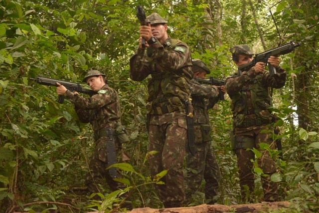 Mourão diz que governo pode manter Forças Armadas na Amazônia até 2022