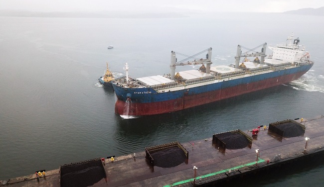Minério baiano começa a ser exportado pelo terminal portuário da Enseada