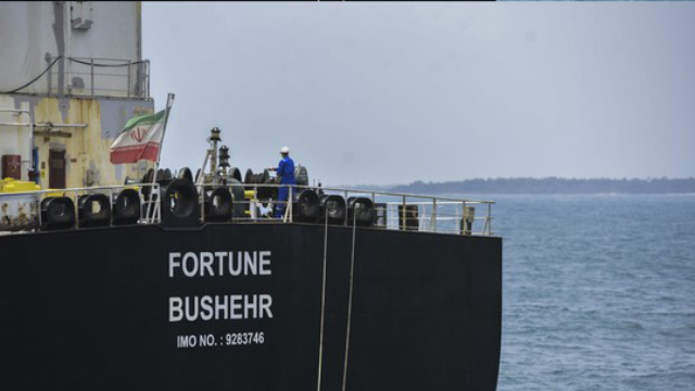 EUA apreendem navios do Irã que levavam combustível para a Venezuela