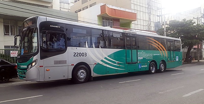 Ônibus que pode operar no BRT passa por teste em Salvador