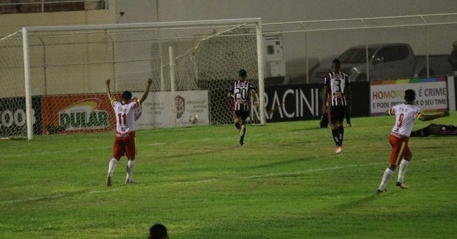 Atlético de Alagoinhas leva 2 a 0 da Juazeirense, mas está na final do Estadual