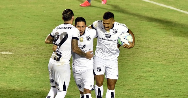 Vitória leva 4 a 3 do Ceará no Barradão; veja os gols